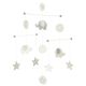 Móvil de elefantes y estrellas de madera, de Goki