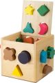 cubo de madera con piezas